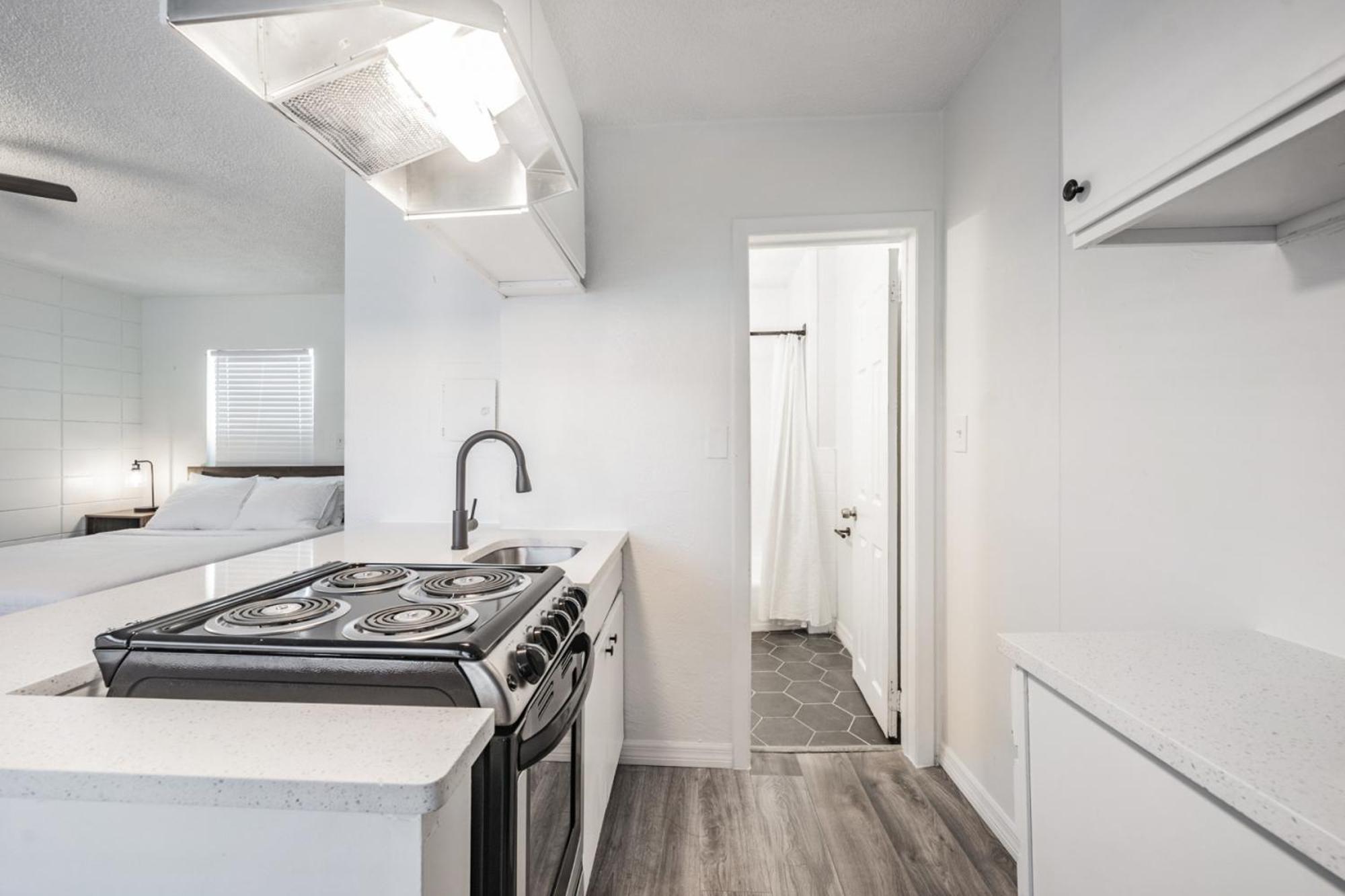Spacious Studio Apartment Near Nightlife & Dining! Sint-Petersburg Buitenkant foto